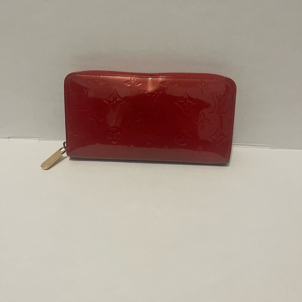 Authentic Louis Vuitton Long zippy Vernis wallet